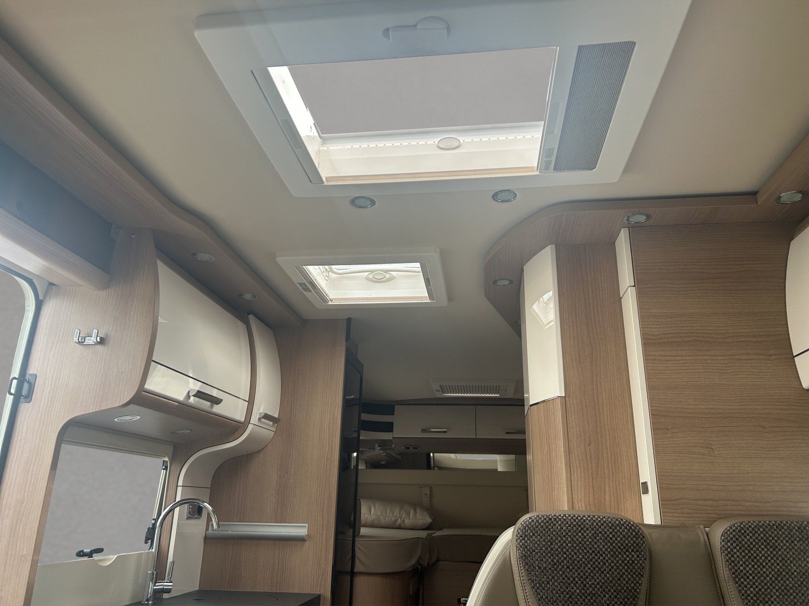 Fahrzeugabbildung Carthago C-Tourer T 143 LE Sprinter 417 CDI DISTRO LED TV