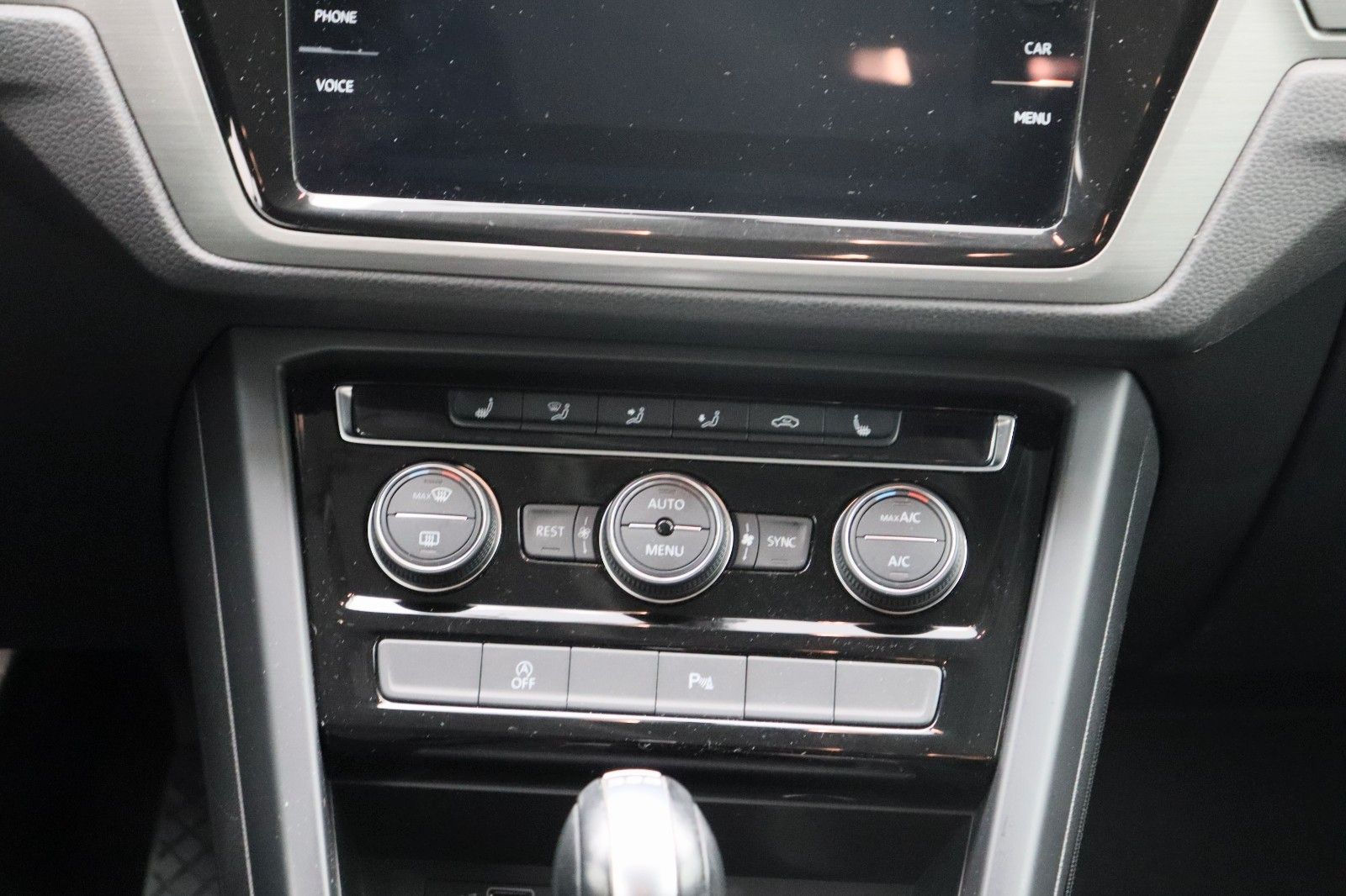 Fahrzeugabbildung Volkswagen Touran Comfortline ACC DSG AHK Massage