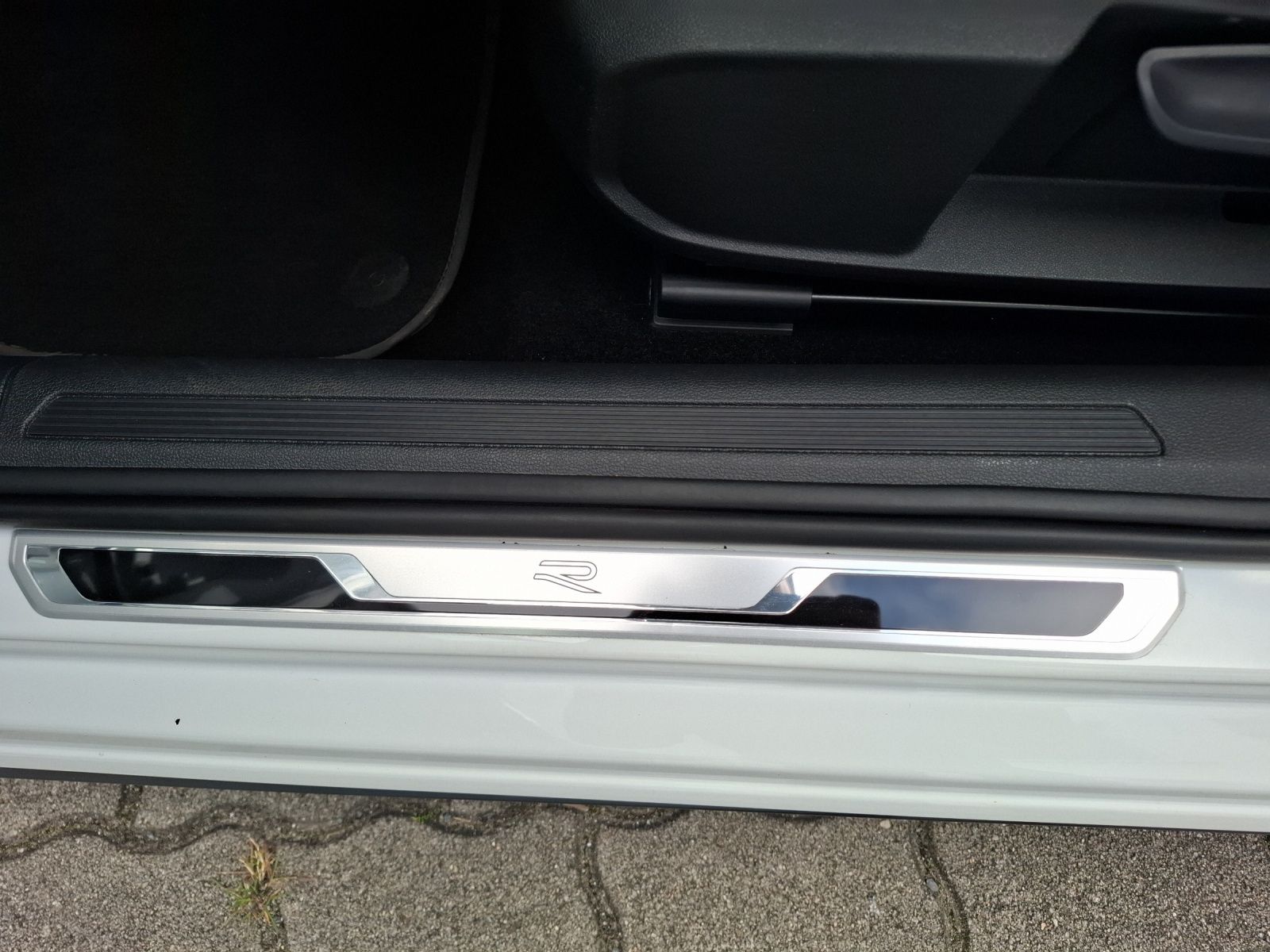 Fahrzeugabbildung Volkswagen Polo TSI R-Line DSG Matrix Navi AID ACC RFK SH