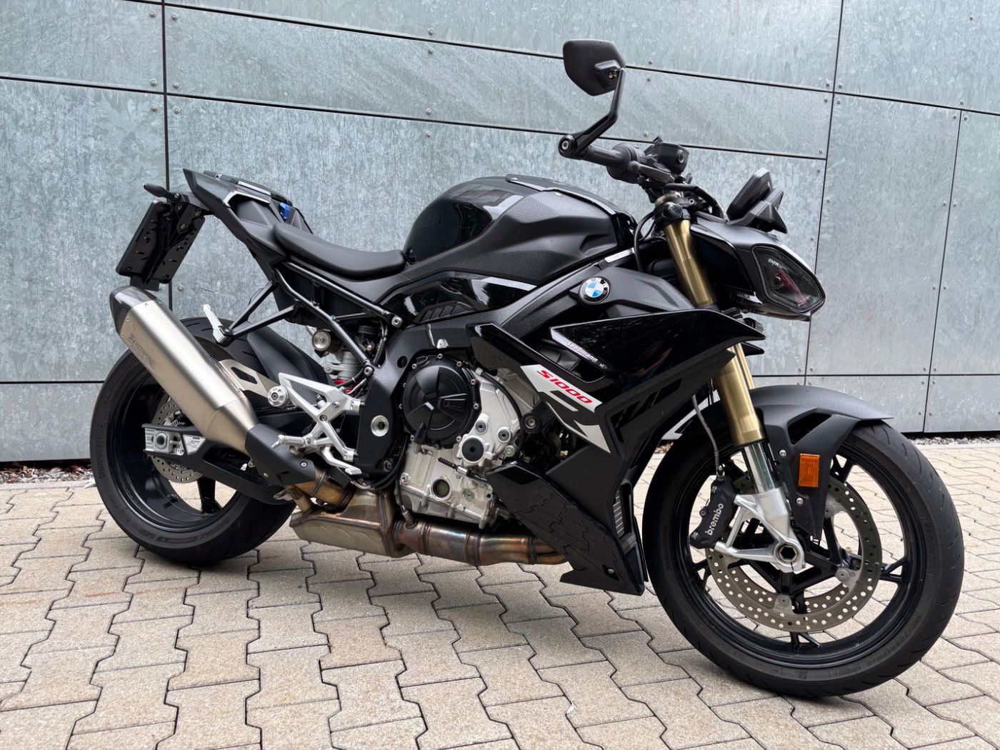 Fahrzeugabbildung BMW S 1000 R 2 Pakete Akrapovic