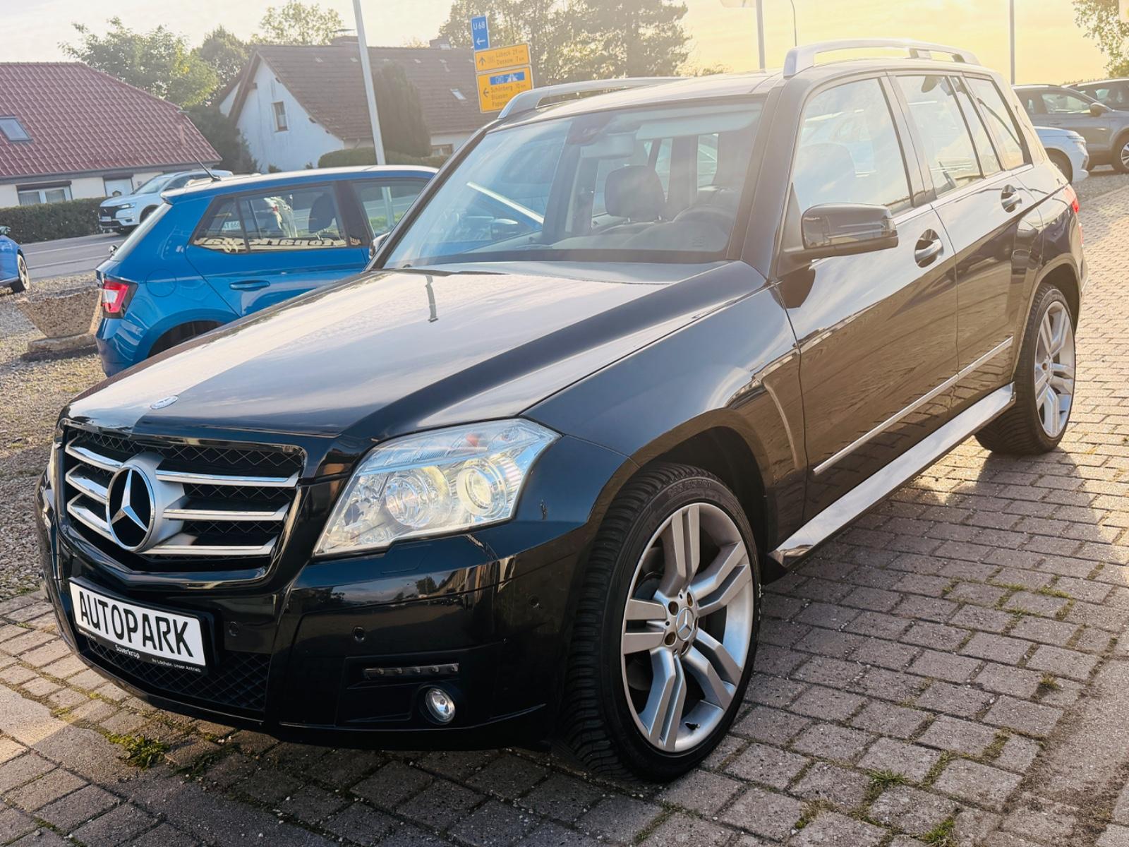 Mercedes-Benz GLK 350 4Matic*LEDER*NAVI*PANORAMA*SPORT-PAKET*