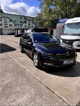 Skoda Superb  - Skoda Superb aus 2016 mit Diesel-Antrieb: Kombi