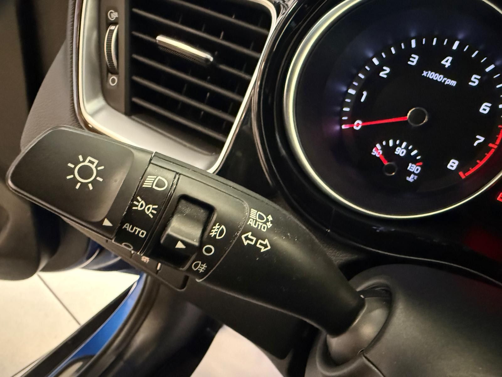 Fahrzeugabbildung Kia XCeed 1.5 TGDI Mild Hybrid Spirit / WENIG KM/LED