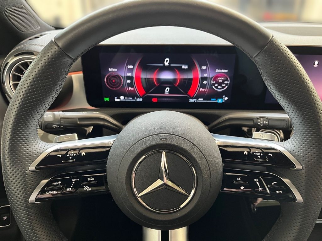 Fahrzeugabbildung Mercedes-Benz CLA 180 Coupé AMG Night Distronic+ Pano LED 360°