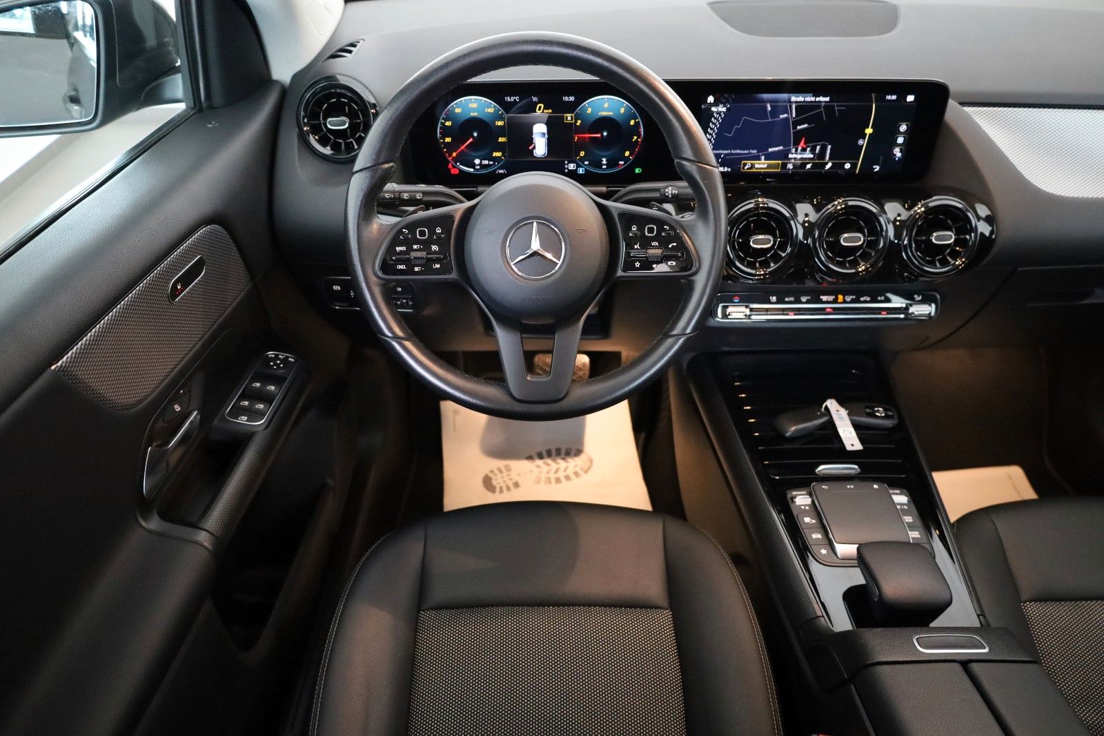 Fahrzeugabbildung Mercedes-Benz GLA 200 T.Leder,Navi,LED,SH,PDC,Kamera,ParkPaket