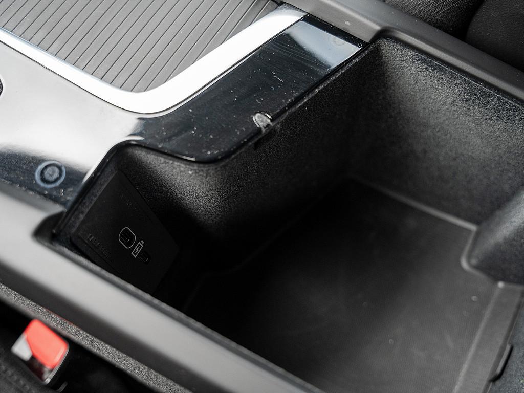 Volvo XC60 B4 Momentum Pro LED SCHEINWERFER ACC KAMERA