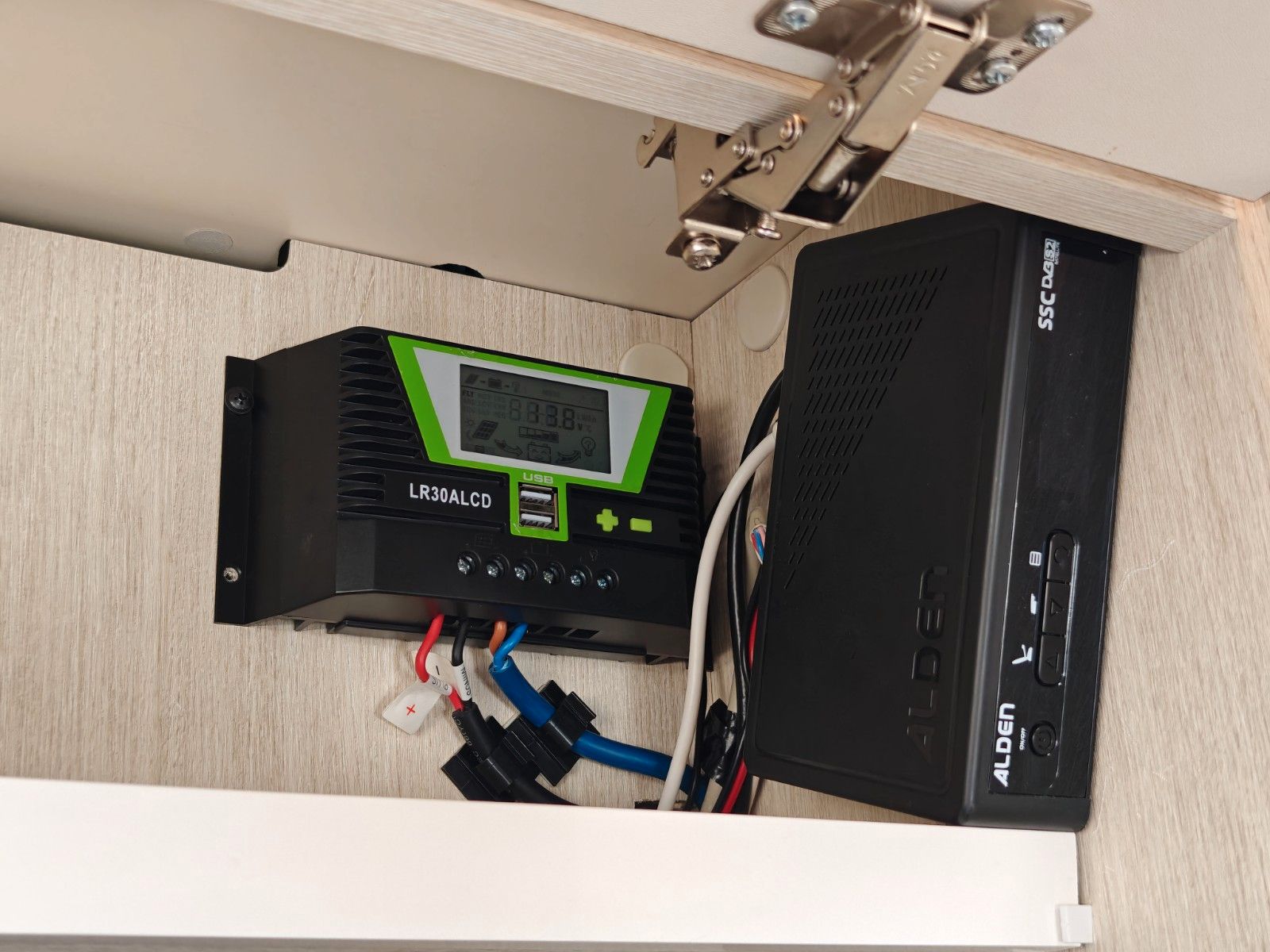 Fahrzeugabbildung NobelART T-5000 - SAT, TV, 2x Solar, Markise, MaxxFan -