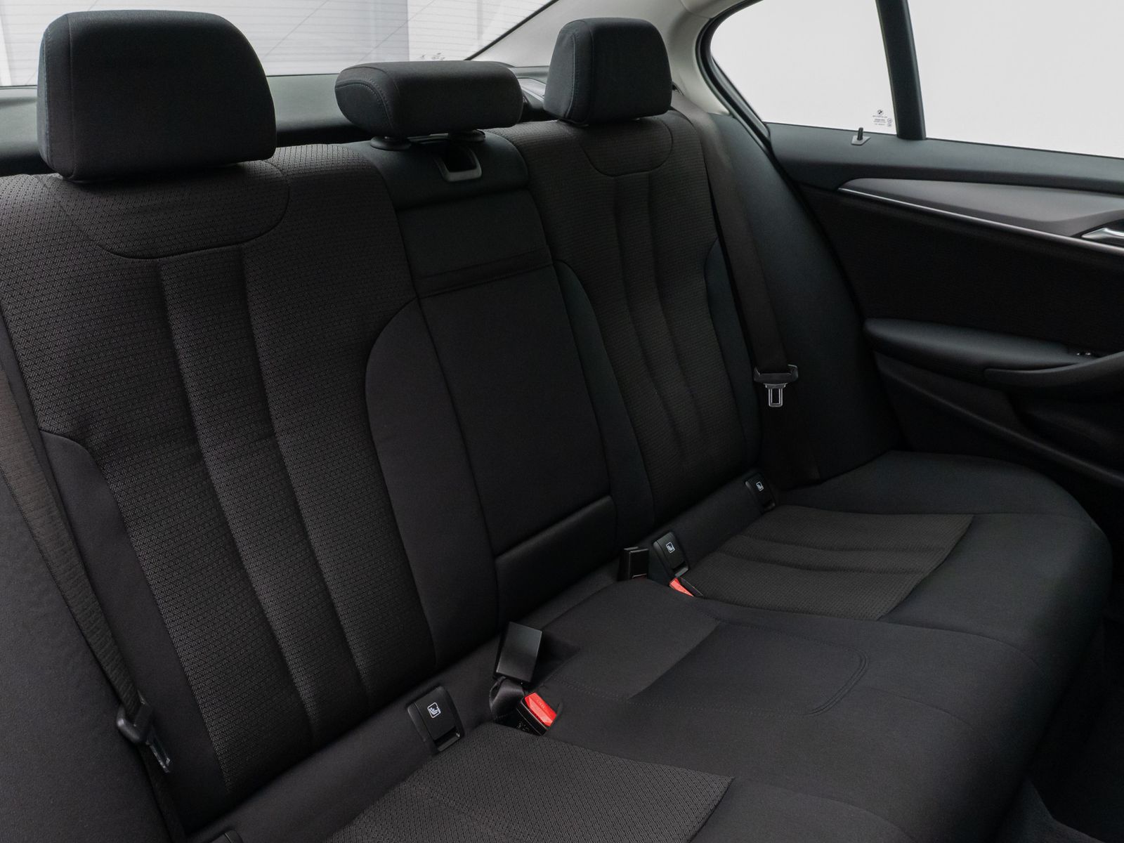 Fahrzeugabbildung BMW 530i Lim.DAB CockPitPro PDC Sitzhzg Alarm LED