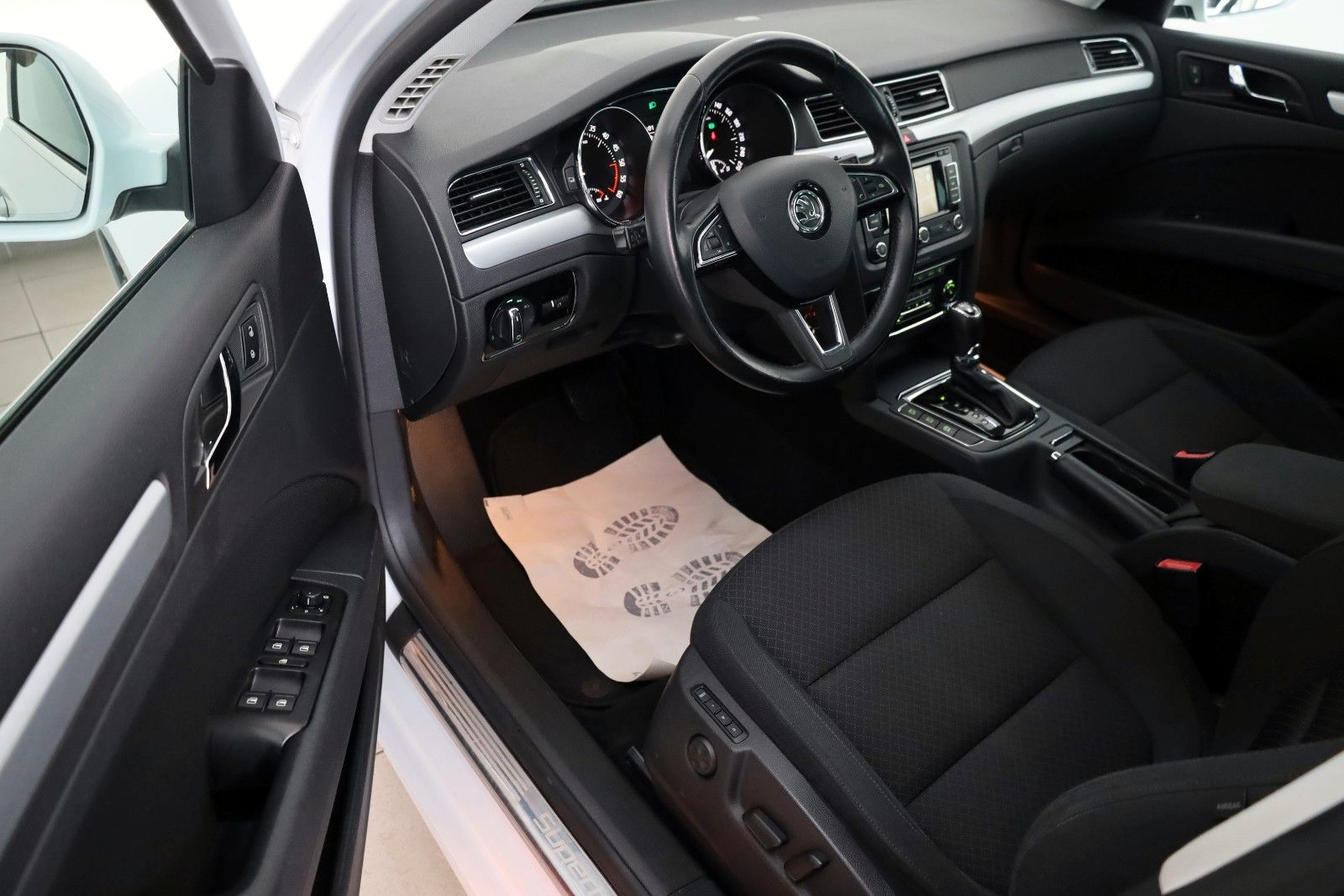 Fahrzeugabbildung SKODA Superb Combi Exclusive 4x4 Navi,Xenon,SH,PDC,+WR