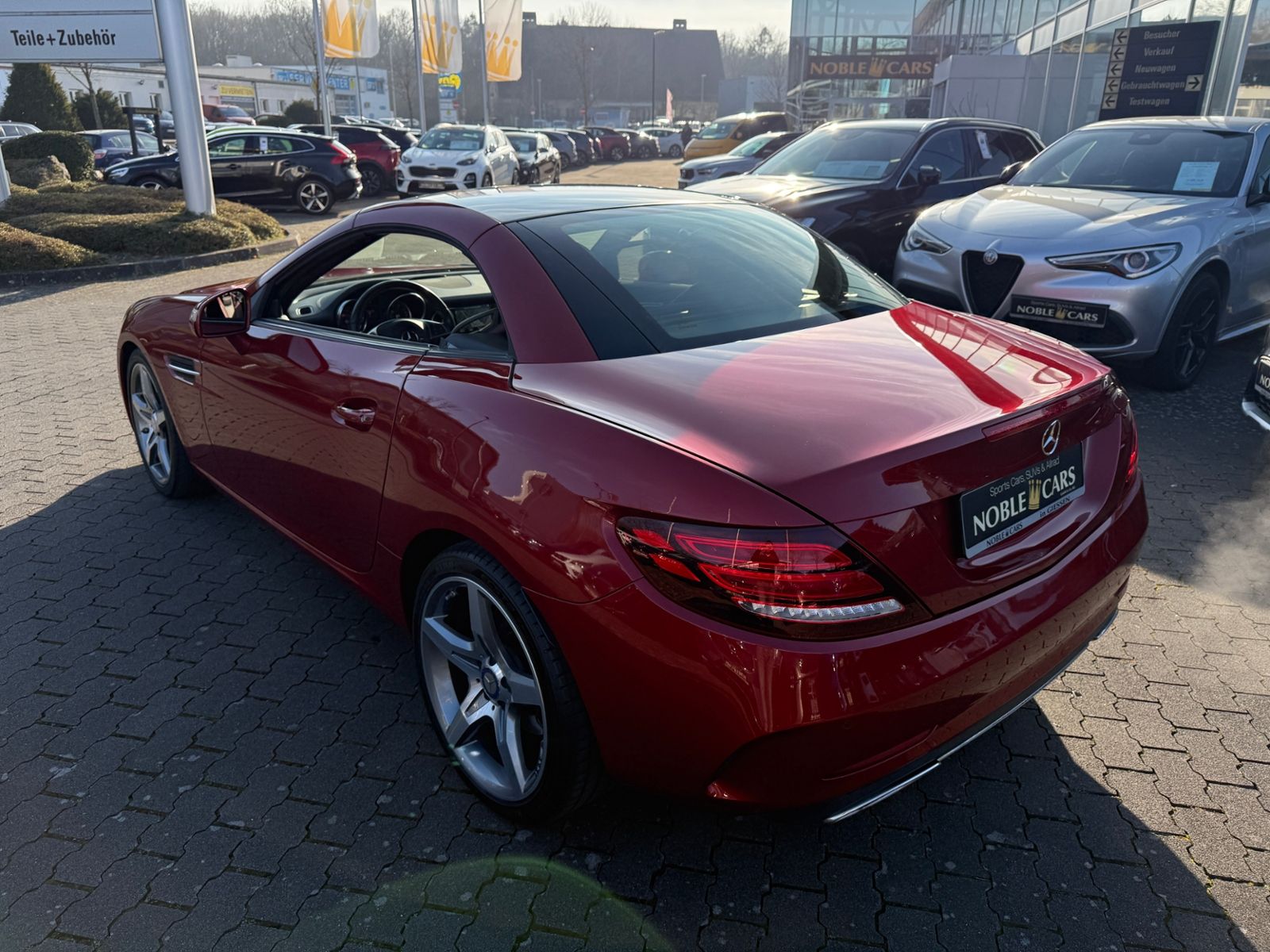 Fahrzeugabbildung Mercedes-Benz SLC 200 Roadster LED NAVI ALU