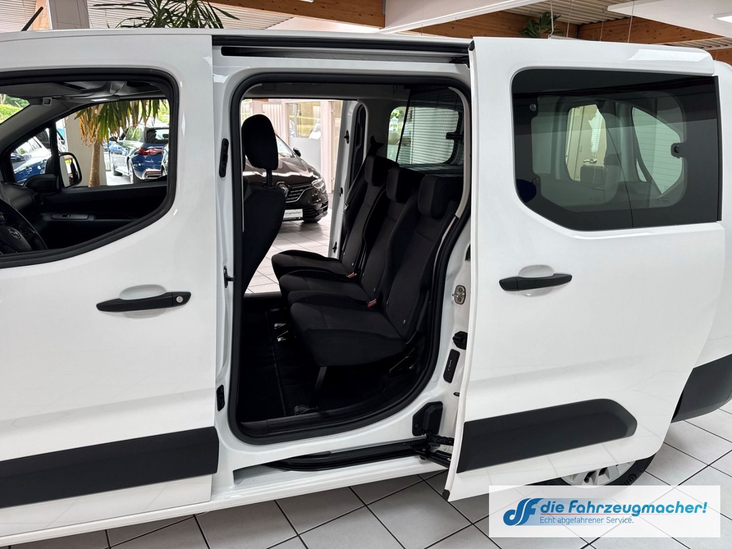 Fahrzeugabbildung Opel Combo Life E Basis 1.5 D L2 Apple CarPlay Androi