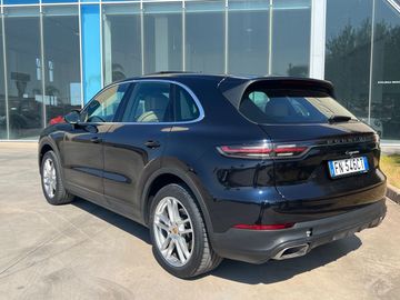 Porsche Cayenne - 3