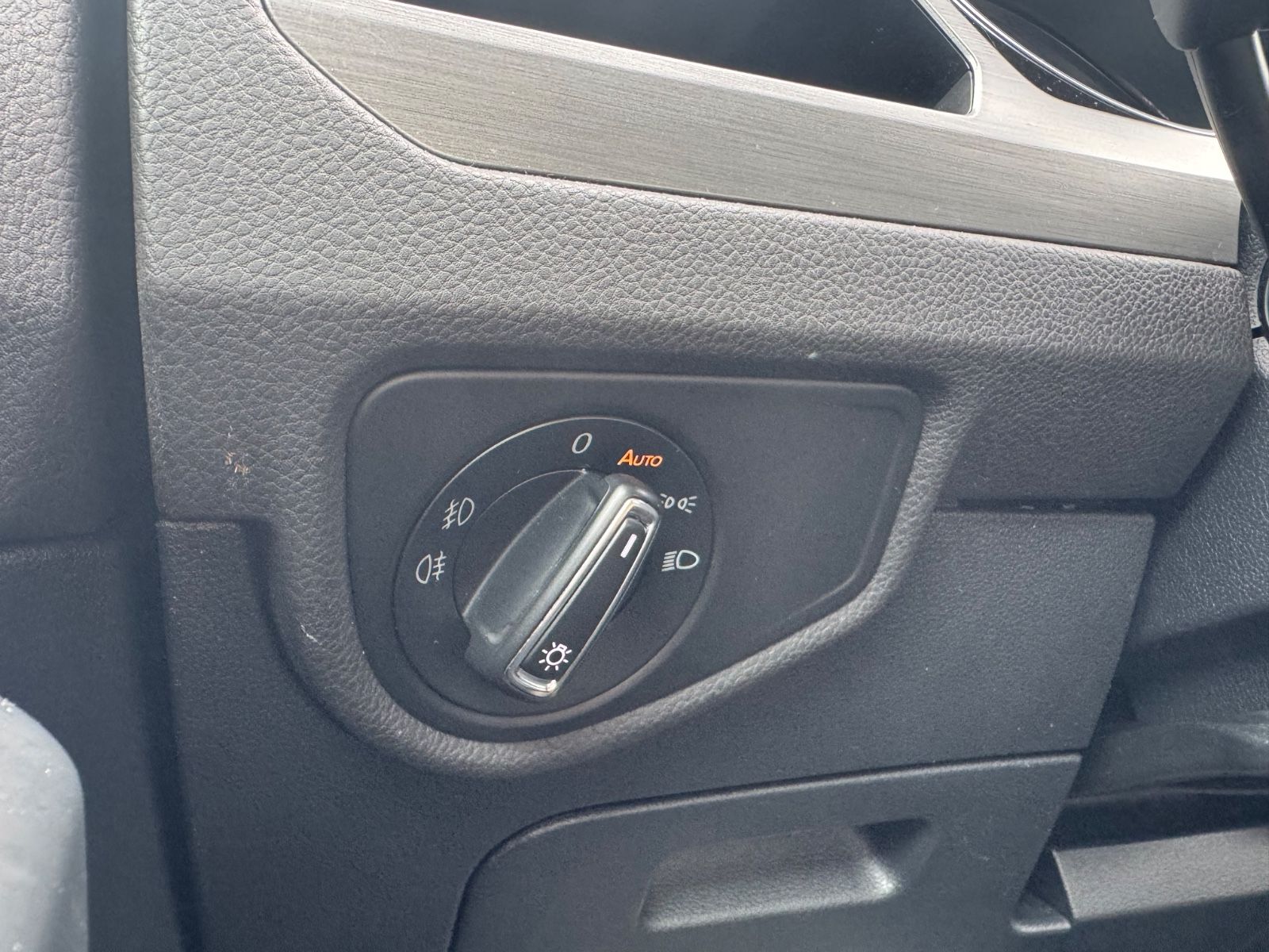 Fahrzeugabbildung Volkswagen Touran Comfortline/DSG/5-Sitzer/PDC