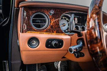 Fahrzeugabbildung Bentley Flying Spur 4.0 V8 PANO|CAM|LUFT|SHZ|SLF|KEYLES