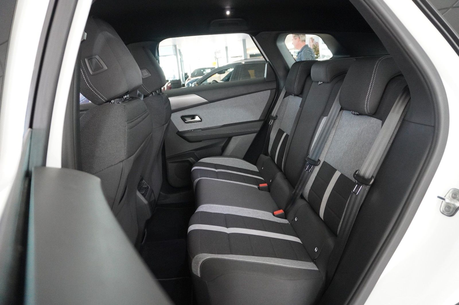 Fahrzeugabbildung Opel Grandland 1.2 48V HYBRID EDIT. NAVI/LED/KAMERA