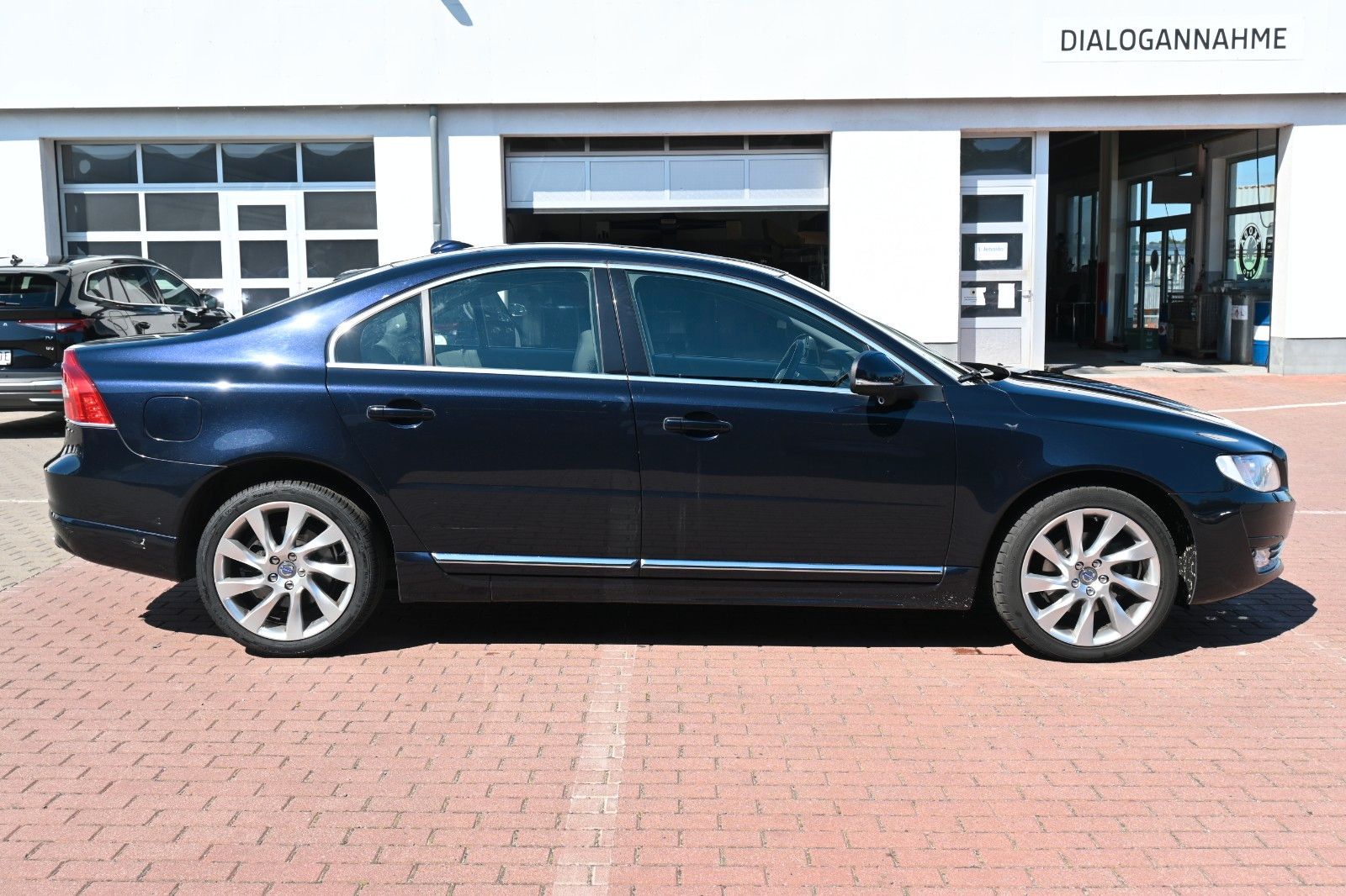 Fahrzeugabbildung Volvo S80 D4 Mom*AT*ACC*NAV*SITHZ*PANO*XEN*Top