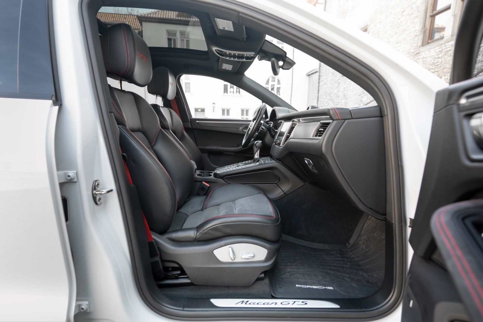 Fahrzeugabbildung Porsche Macan GTS PASM PDLS BOSE CARPLAY LUFT PANO TOTW