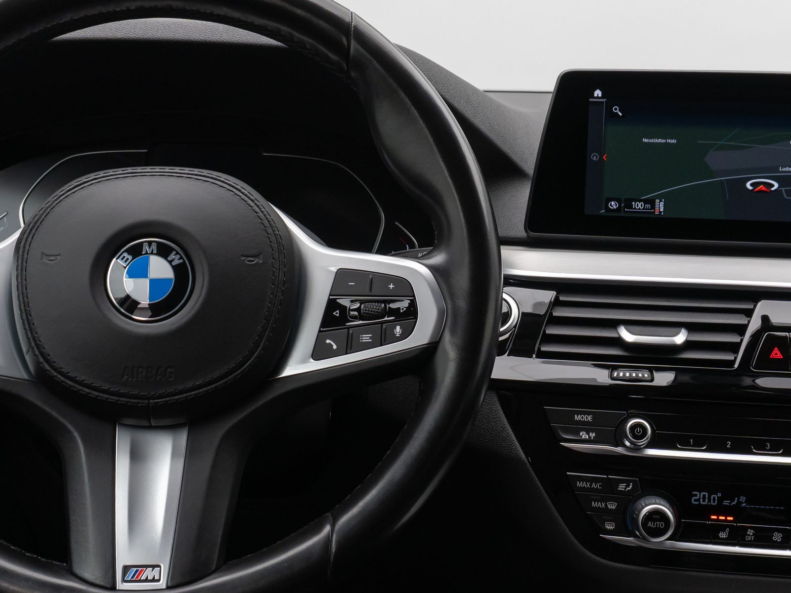 Fahrzeugabbildung BMW 520d xD Kamera HUD DAB H/K Fernlichtassist Alarm