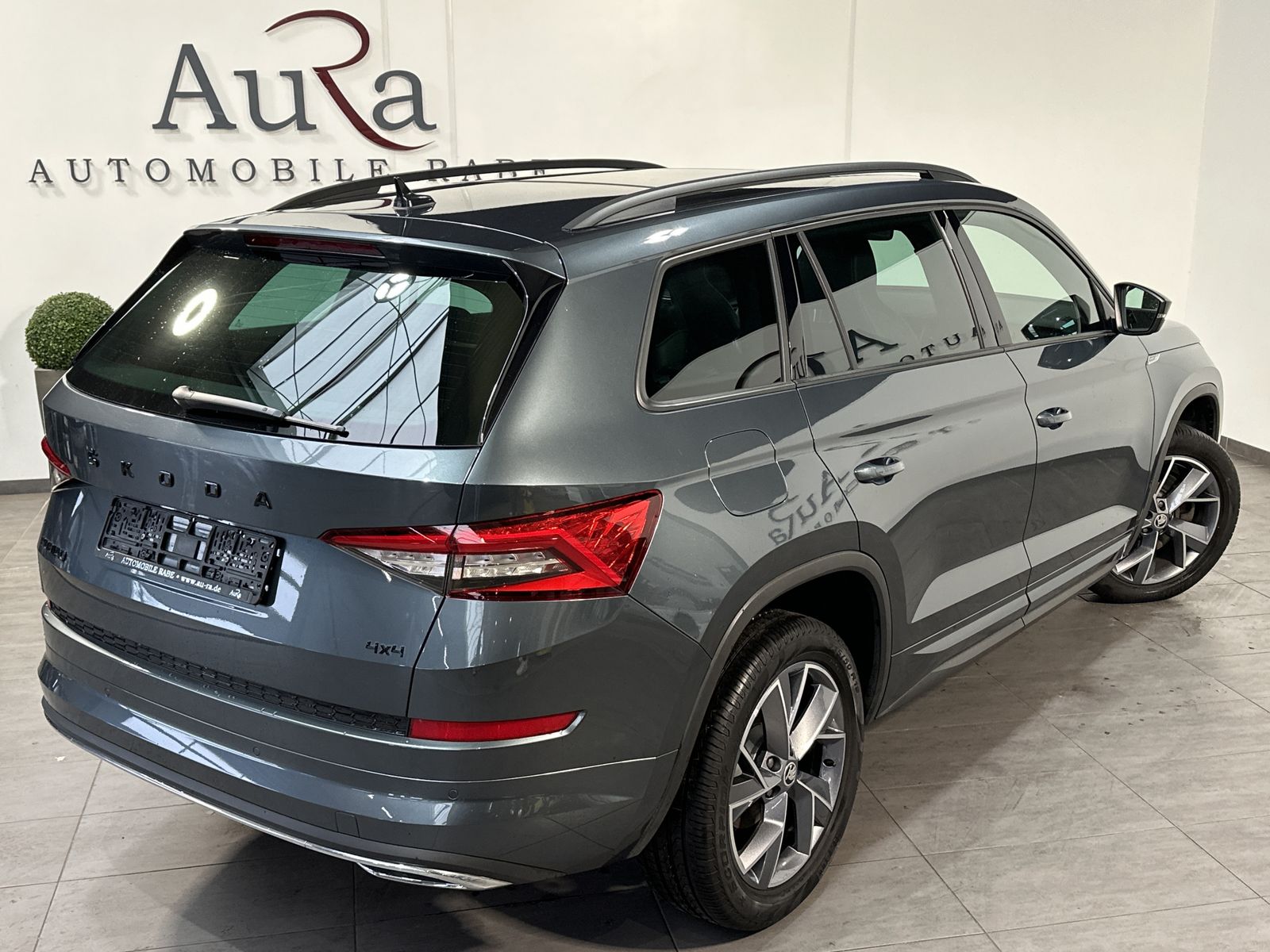 Fahrzeugabbildung SKODA Kodiaq 2.0 TDI DSG 4x4 Sportline NAV+LED+PANO+AH