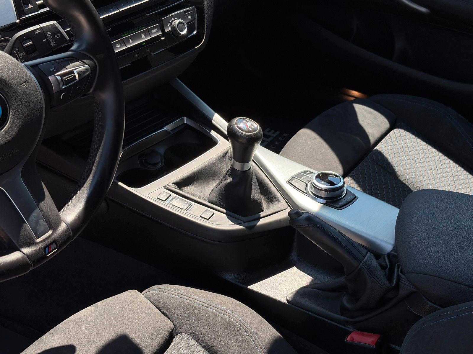 Fahrzeugabbildung BMW 118i M Sport Shadow Navi SHZ PDC LED BT HiFi