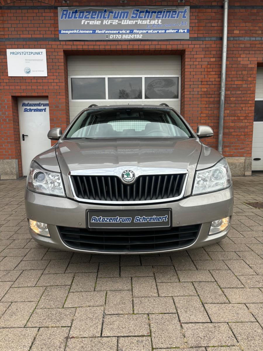 Skoda Octavia 2011 — interior