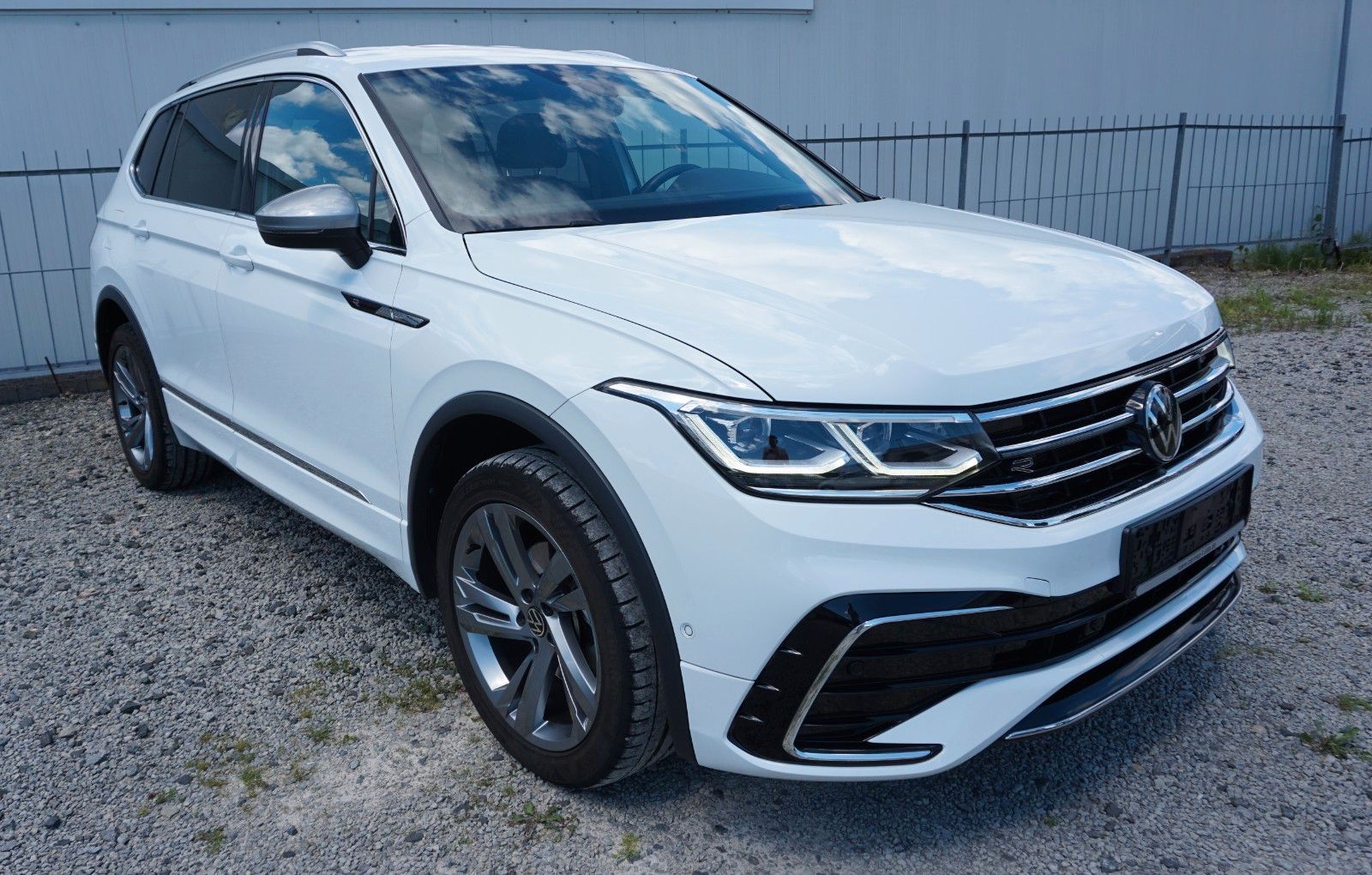 Fahrzeugabbildung Volkswagen Tiguan Allspace R-Line 4M LED,Navi,PDC,AHK