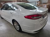 Ford Mondeo 2,0 Hybrid Automatik Hybrid - Ford Mondeo mit Benzin-Antrieb: Limousine, 2.0
