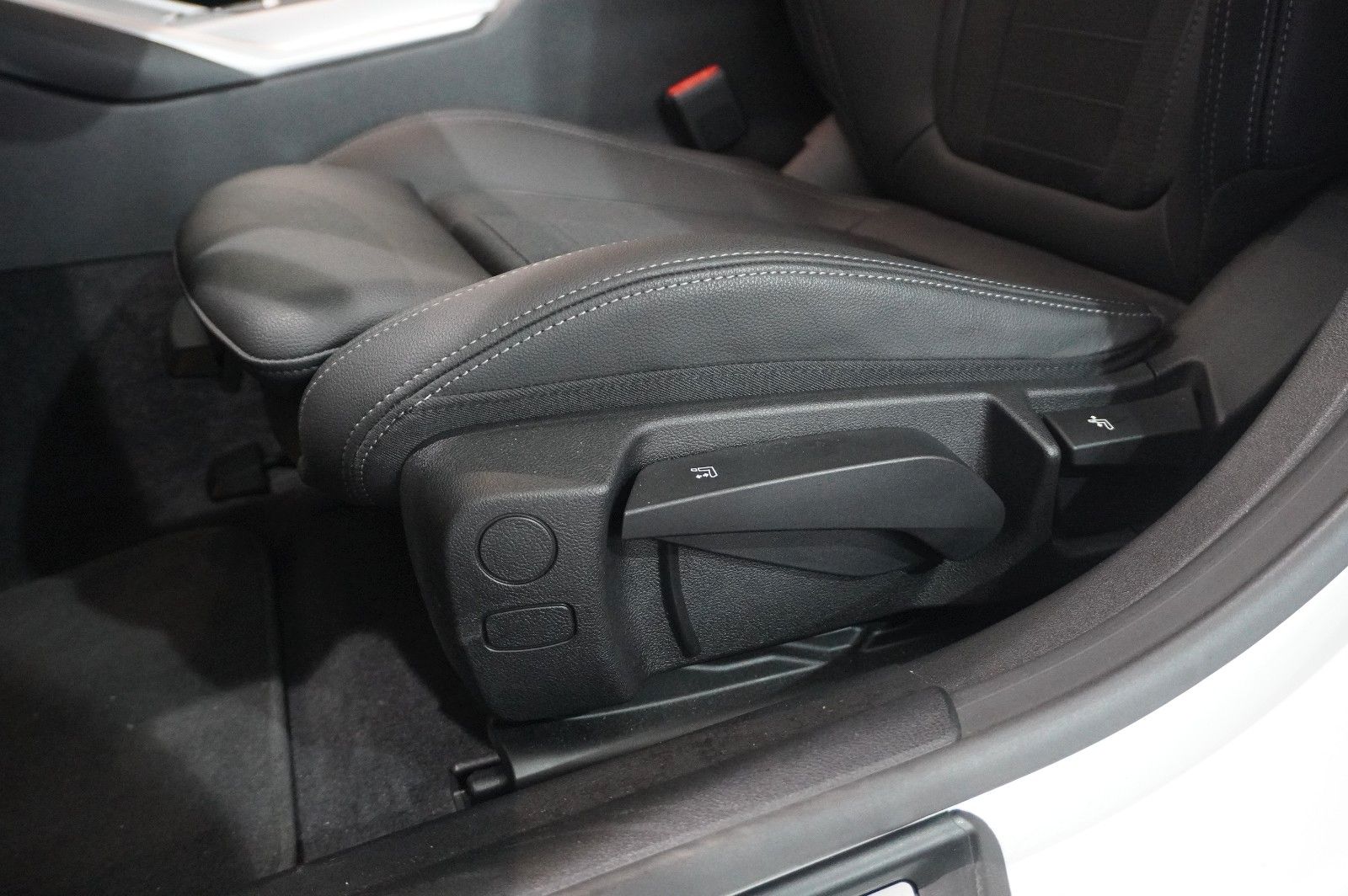 Fahrzeugabbildung BMW i4 Gran Coupe 35 eDrive 70KWH NAVI/KAMERA/SPORT