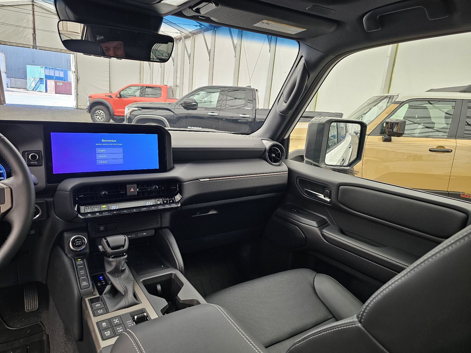 Fahrzeugabbildung Toyota Land Cruiser Premium Hybrid T1 72.000EUR! Stock!