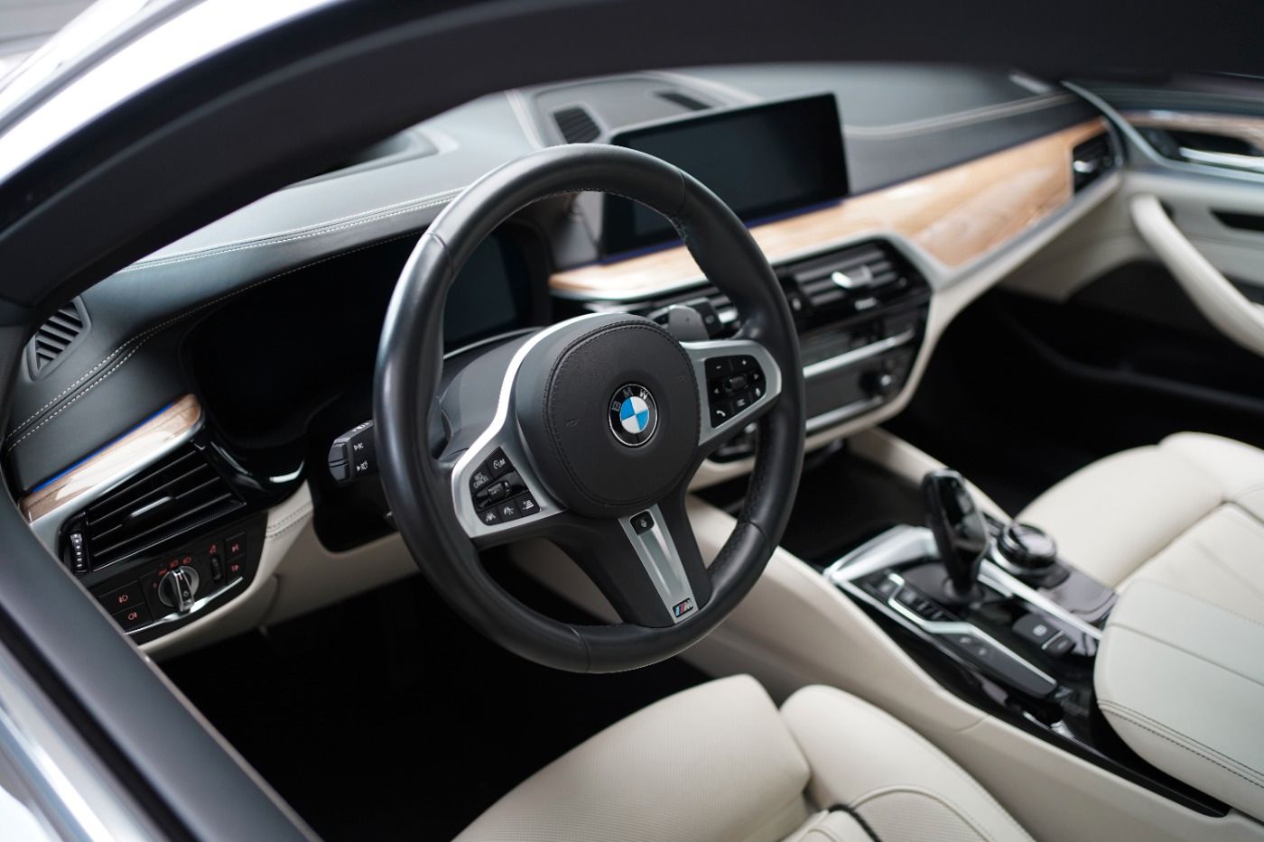 Fahrzeugabbildung BMW 520d xDrive M Sport +STHZG+20