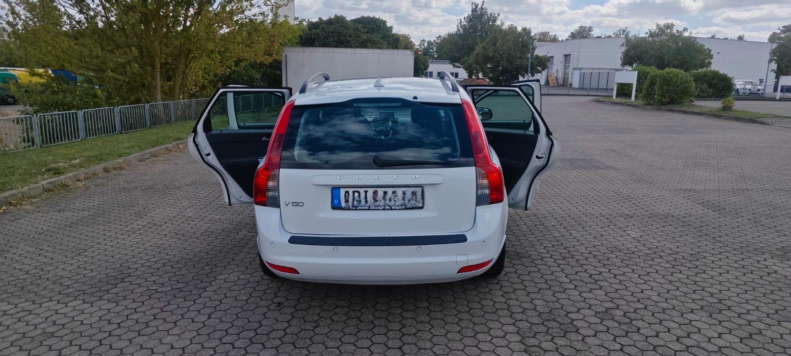 Volvo V50 2011 — rear view