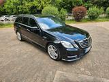 Mercedes-Benz E 500 4MATIC T BlueEFFICIENCY AVANTGARDE AVA... - Mercedes-Benz E 500: Kombi