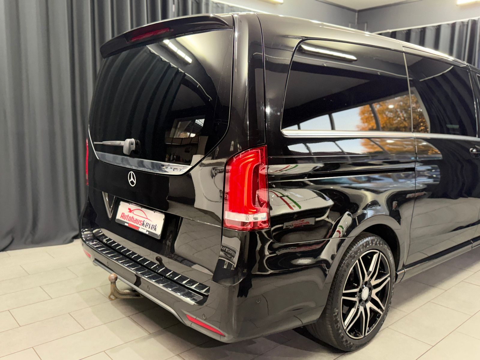 Fahrzeugabbildung Mercedes-Benz V 250d AVANTGARDE AMG EDITION lang|360°|AHK|LEDE