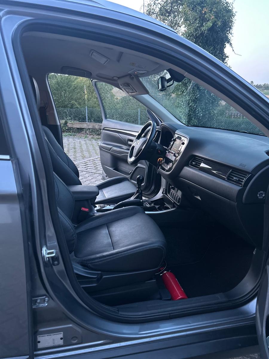 Mitsubishi Outlander 2.2 DI-D Plus ClearTec 2WD Plus 7 sitz