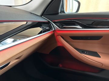 Fahrzeugabbildung BMW 520d SportLine 360°Stop&Go Memory LiveCockpitPro