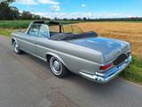 Mercedes-Benz 220 SE Werkscabrio W111 5 Gang Hochkühler - Mercedes-Benz 220 mit Benzin-Antrieb: Cabrio