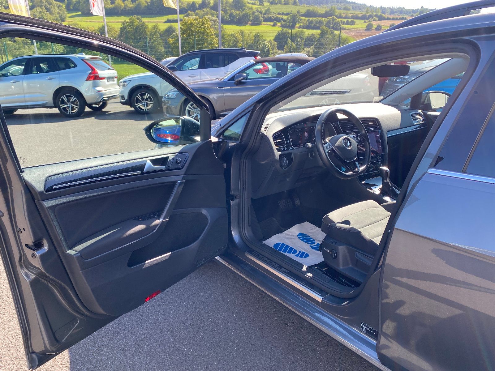 Fahrzeugabbildung Volkswagen Golf VII Variant Highline TSI DSG ACC LED Kamera