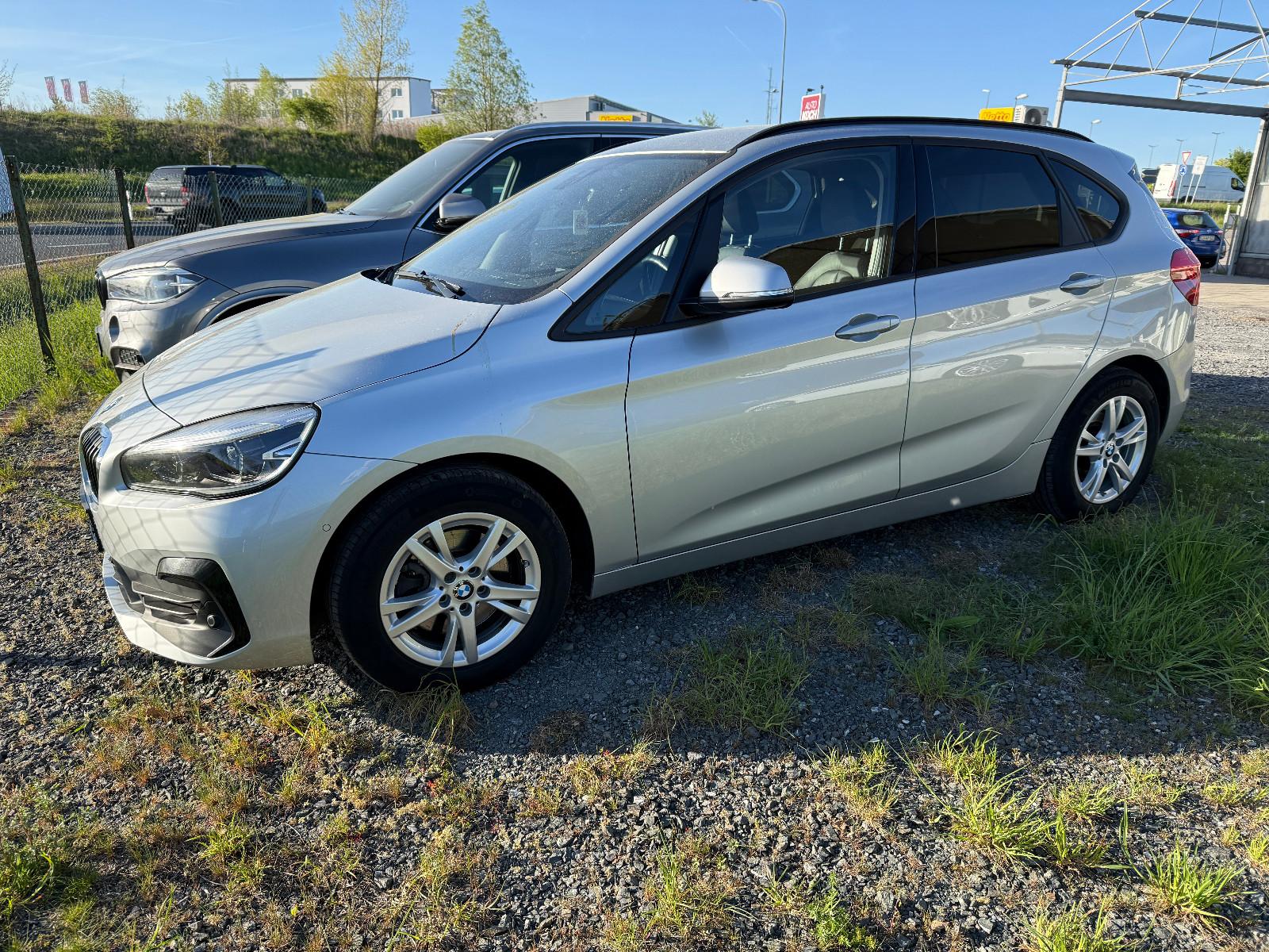 BMW 218 2 Active Tourer  LED NAVI AHK LEDER