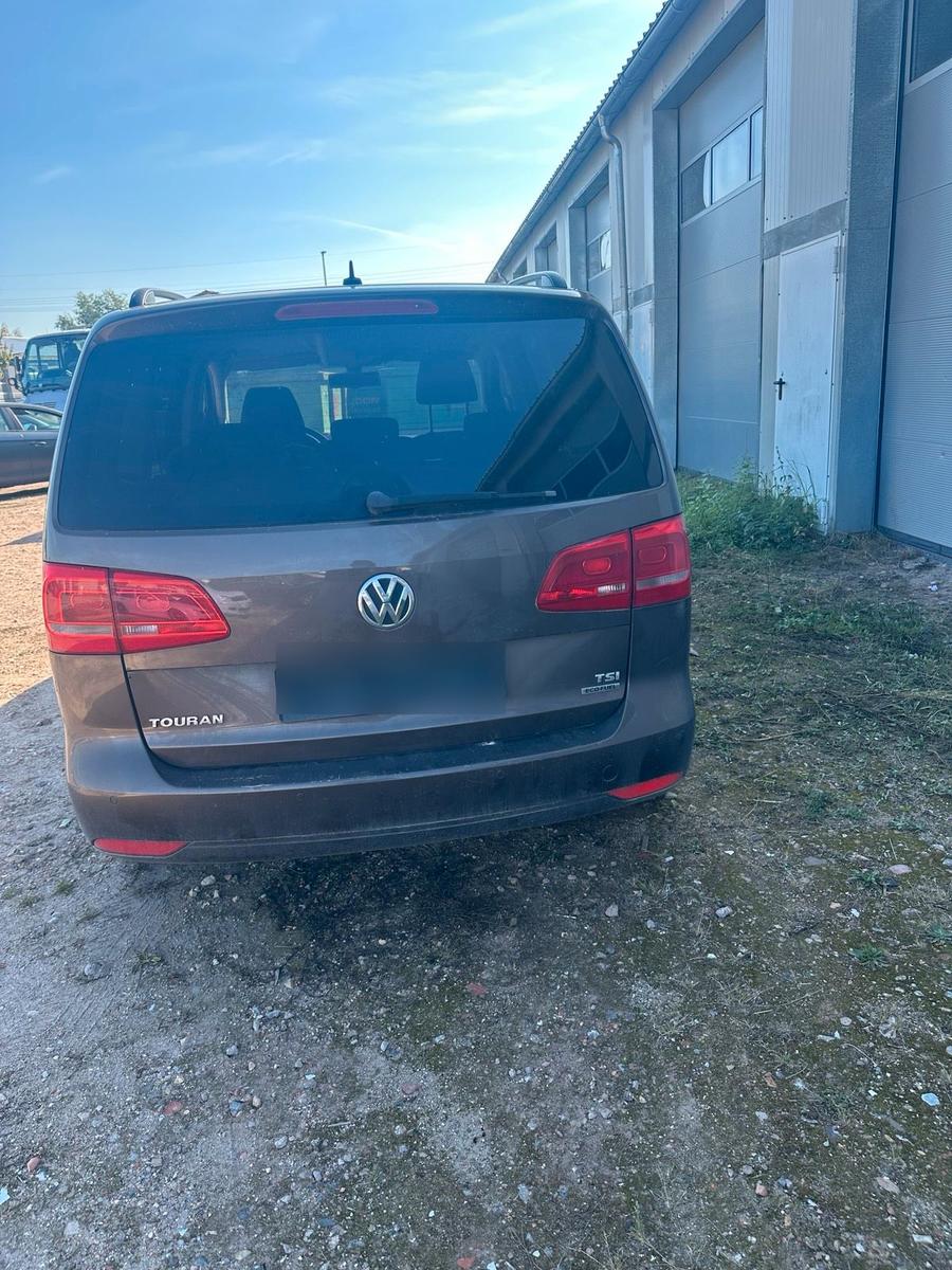 Volkswagen Touran 2011 — engine 140 HP (103kW)