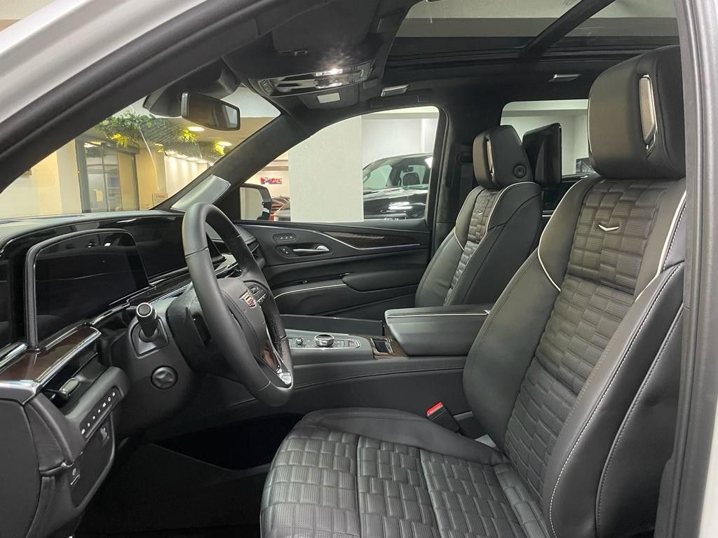 Fahrzeugabbildung Cadillac ESCALADE SPORT-PLATINUM 6.2 V8 -NIGHT VISiON 3 J