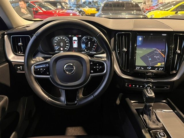 Fahrzeugabbildung Volvo XC60 Momentum Pro 2WD NAVI LEDER ALU