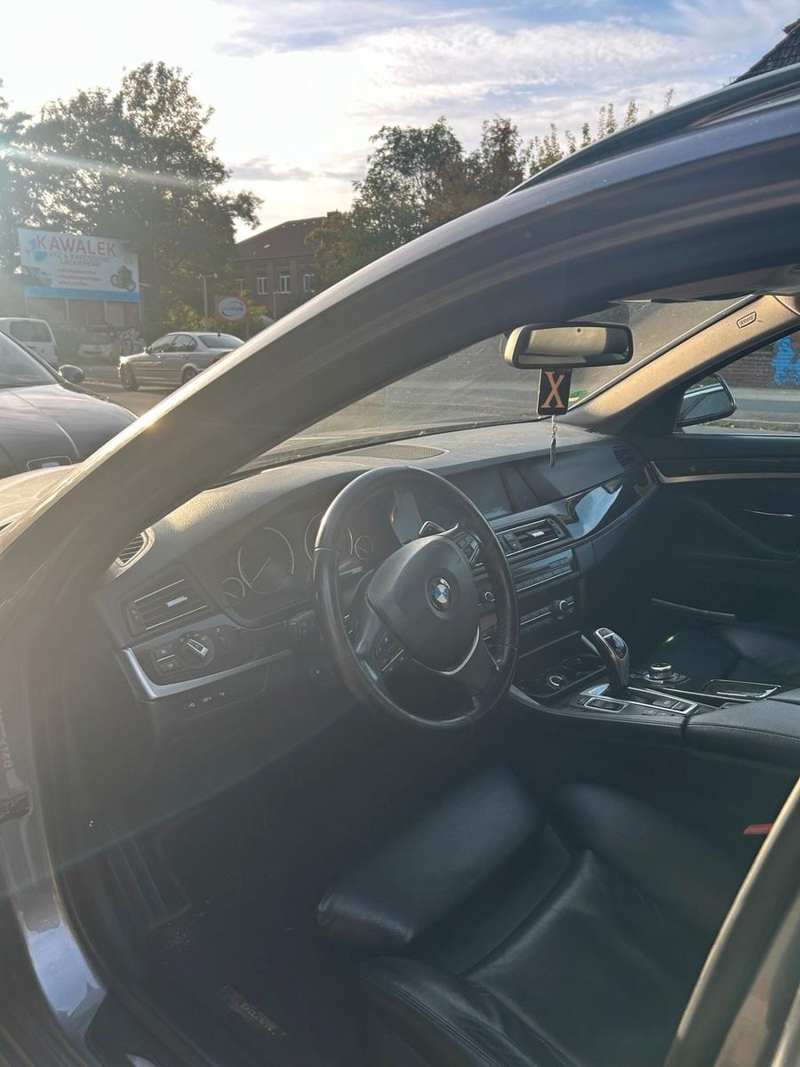BMW 530 2013 — interior