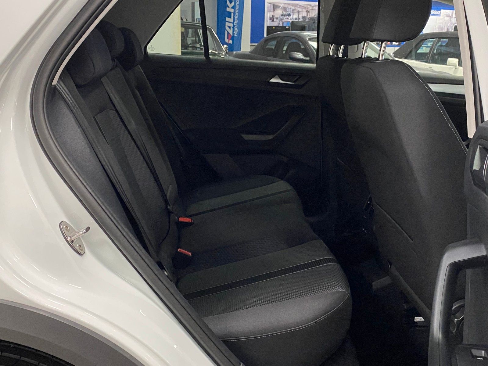 Fahrzeugabbildung Volkswagen T-Roc 1.5 TSI DSG LIFE+NAVIGATION+KAMERA+AHK abn
