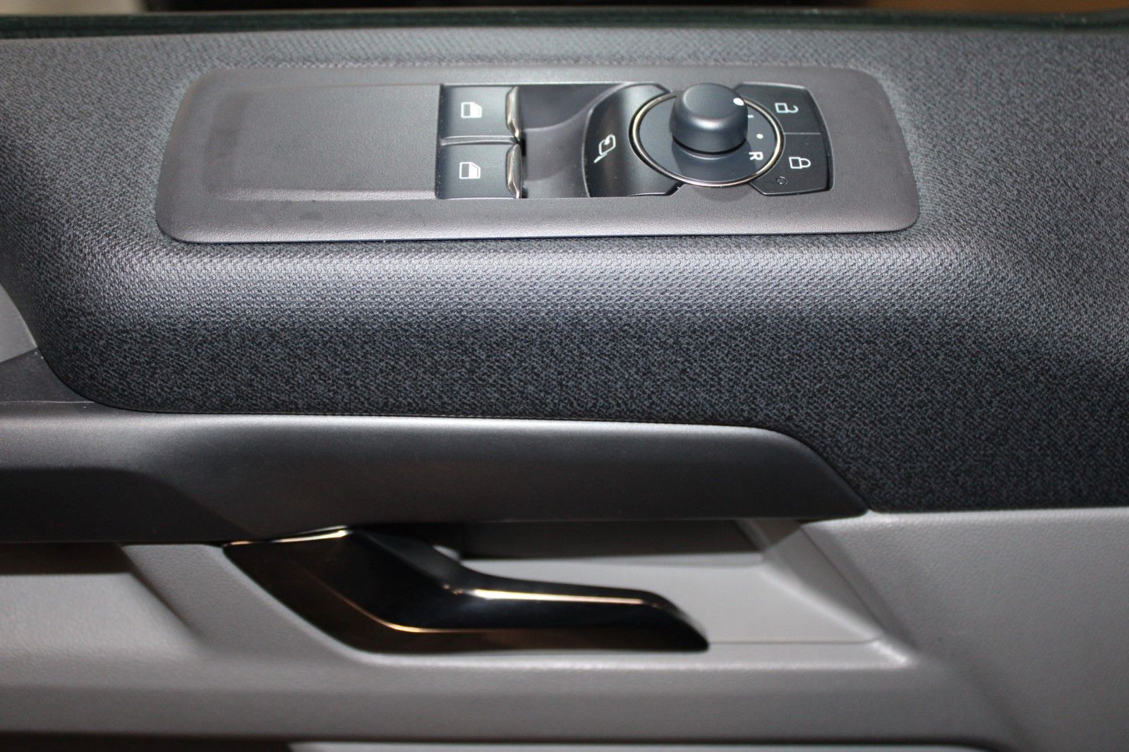 Fahrzeugabbildung Ford Transit Custom Nugget L1 Titanium Aufstelldach