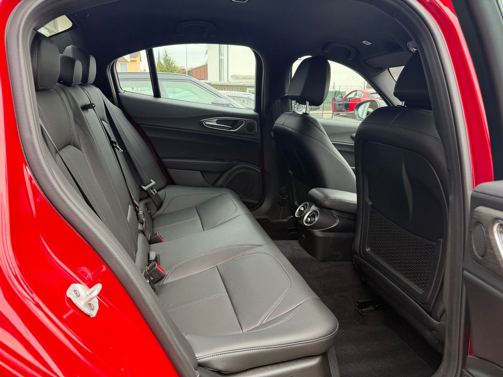 Fahrzeugabbildung Alfa Romeo Giulia Ti Q4/MEMORY/ACC/NAVI/KAMERA/SHZ