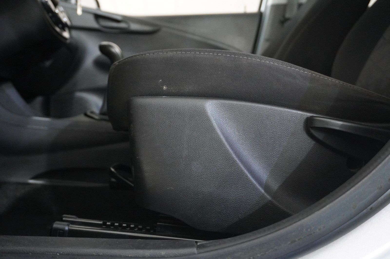 Fahrzeugabbildung Opel Karl 1.0 120 JAHRE KLIMA/USB/TEMP./RADIO/BT