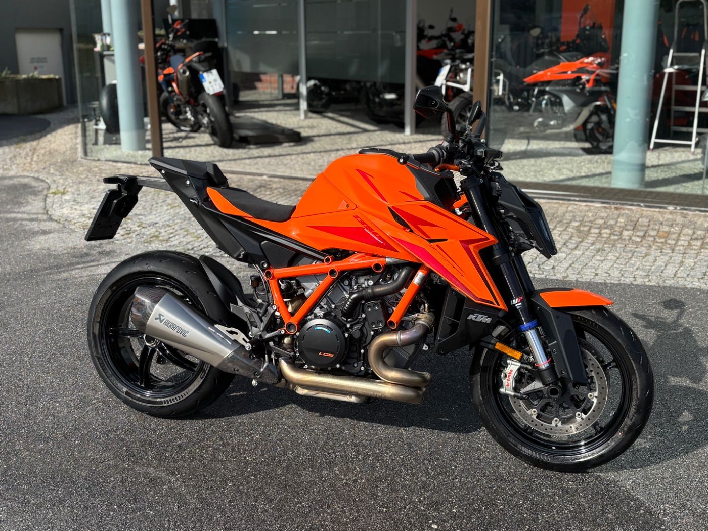 Fahrzeugabbildung KTM 1390 Super Duke R EVO 2026 Techpack, Akrapovic