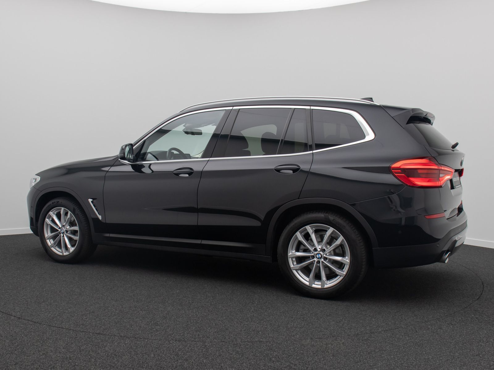 Fahrzeugabbildung BMW X3 xD20d Kamera HUD Komfort HiFi Alarm Leder 19"