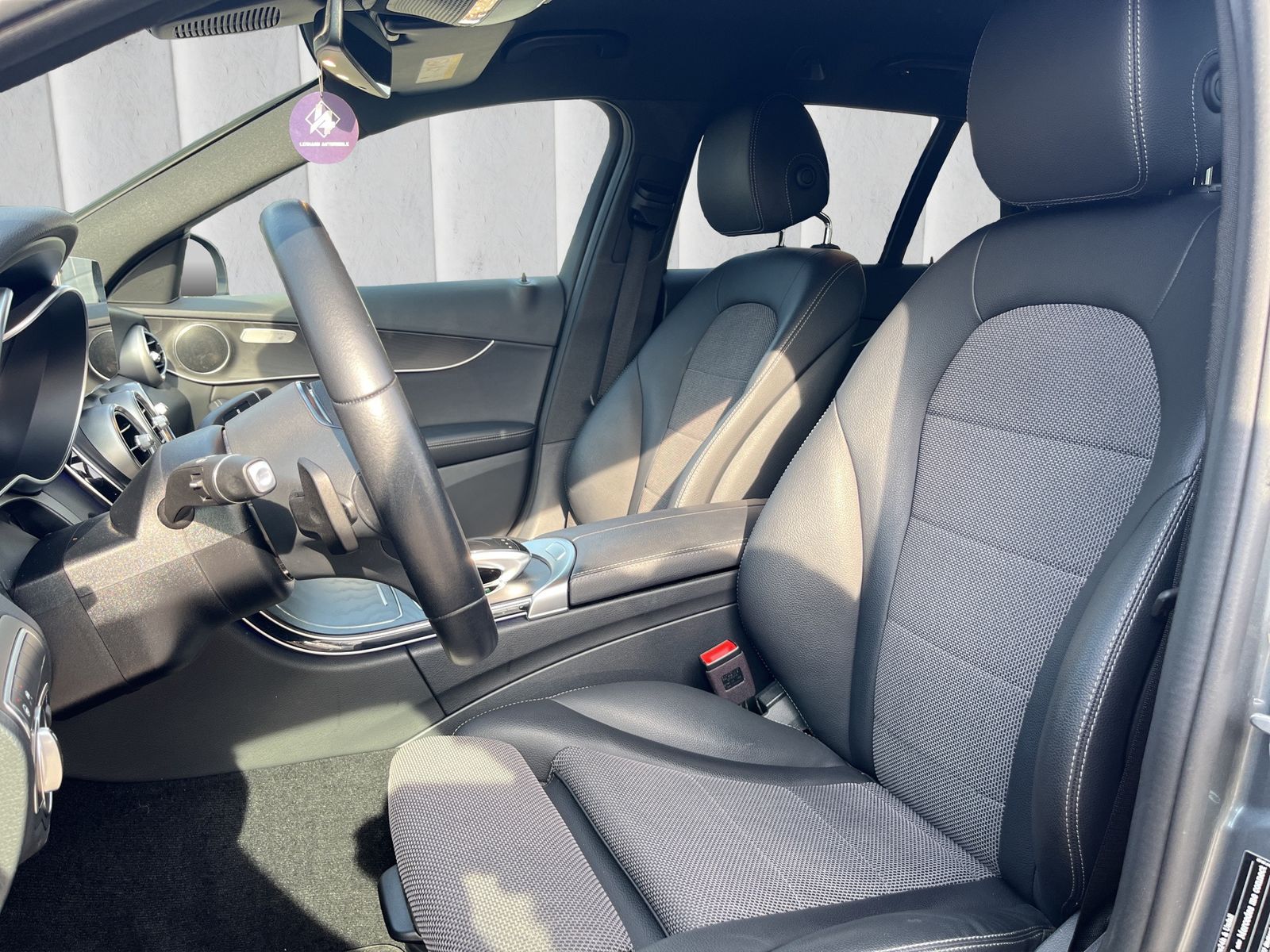 Fahrzeugabbildung Mercedes-Benz C 300 T*Night-Paket*LED*360°-Cam*SHZ*