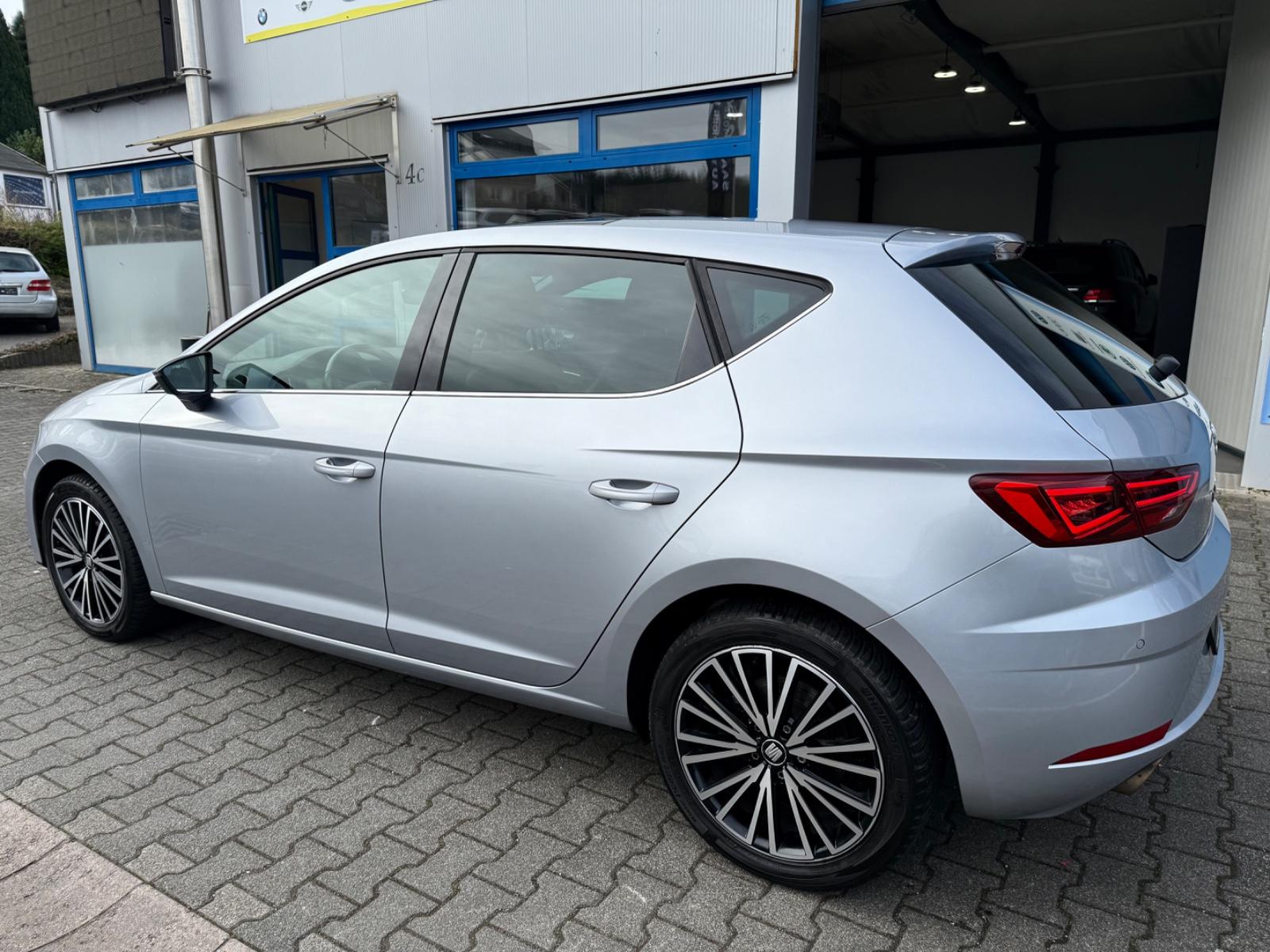 Seat Leon Xcellence *DSG*PANO*Digitales Cockpit*